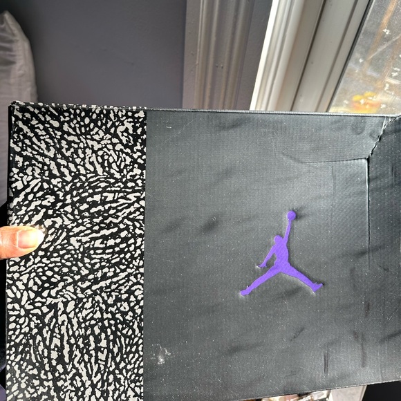 Air Jordan Retro 3s - NWB - Picture 8 of 9